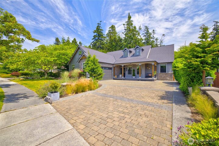 Property Photo:  2607  Washington Boulevard  WA 98221 