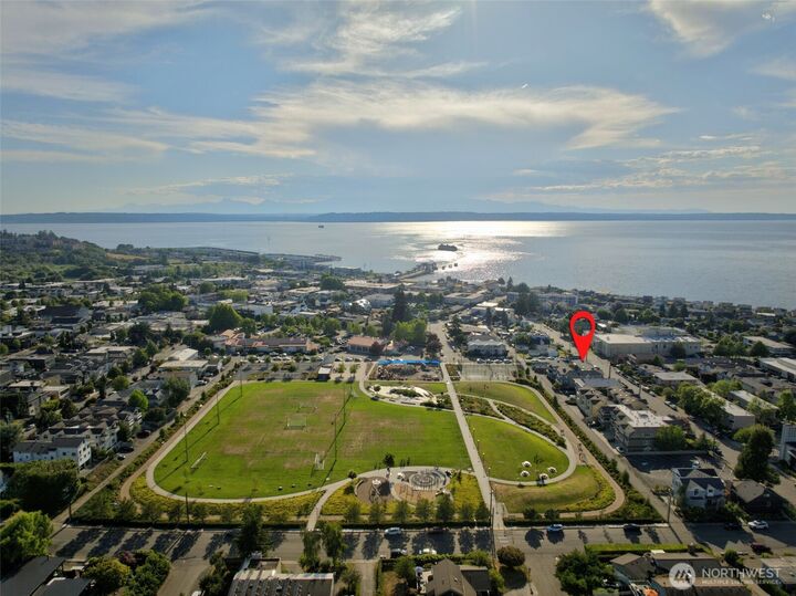 Property Photo: 610 Daley Street E WA 98020