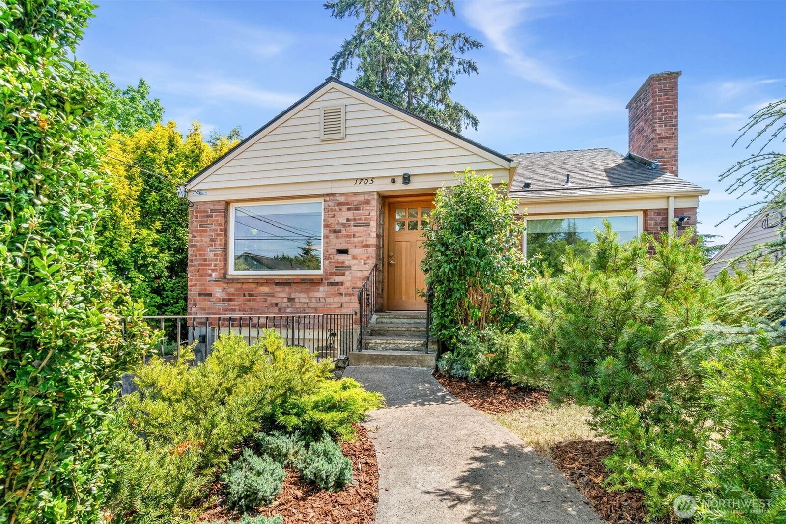 Property Photo: 1705 N 82nd Street WA 98103