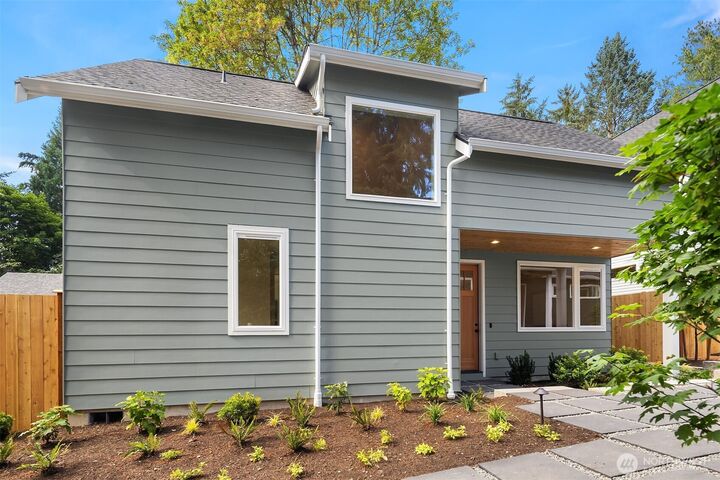 Property Photo: 11739 40th Avenue NE C WA 98125