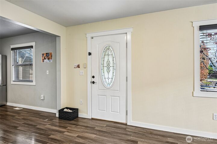 Property Photo:  1204  4th Avenue SE  WA 98372 