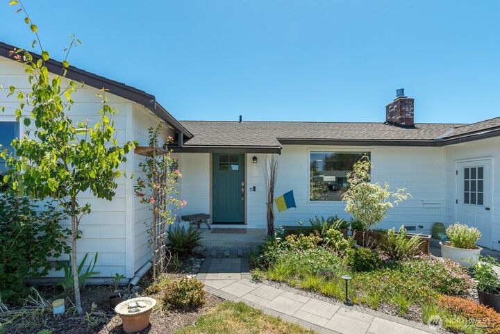 Property Photo:  1603  25th Street  WA 98221 