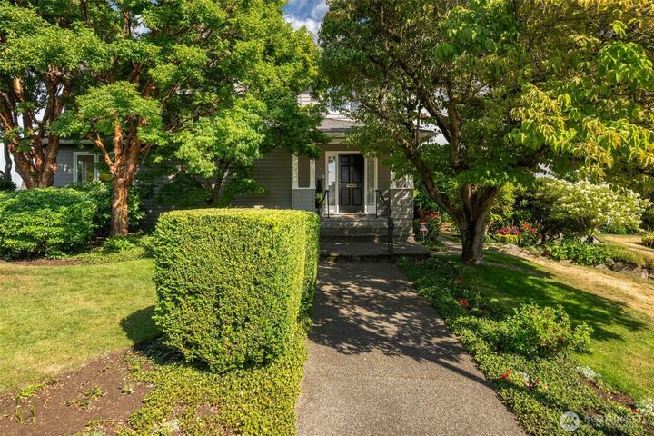 Property Photo:  5716  Ann Arbor Avenue NE  WA 98105 
