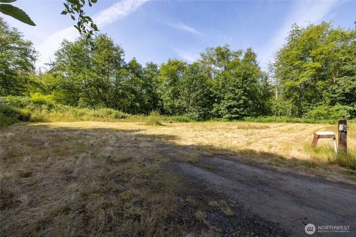 Property Photo:  