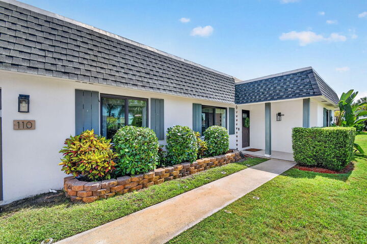 Property Photo:  110 W Coconut Drive  FL 33467 