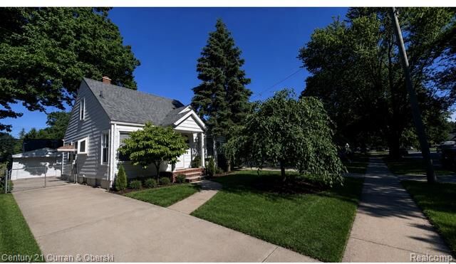 Property Photo:  3404 Edgewood Street  MI 48124 