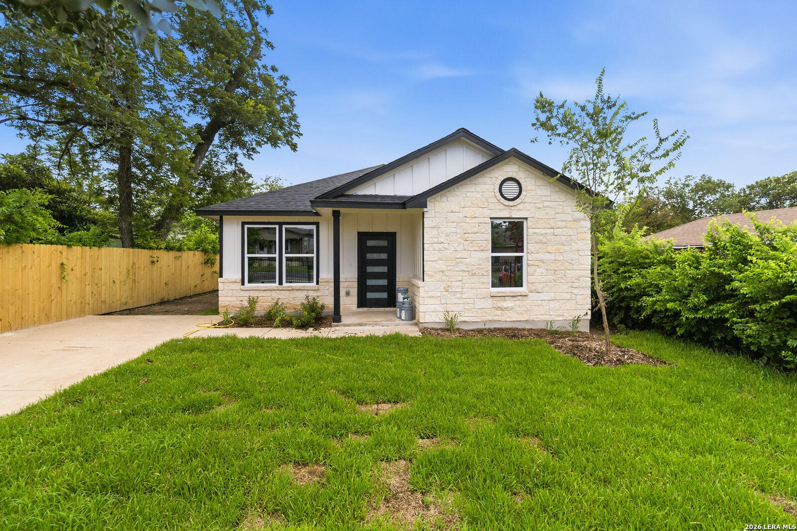 Property Photo:  412 Monticello Ct  TX 78223 