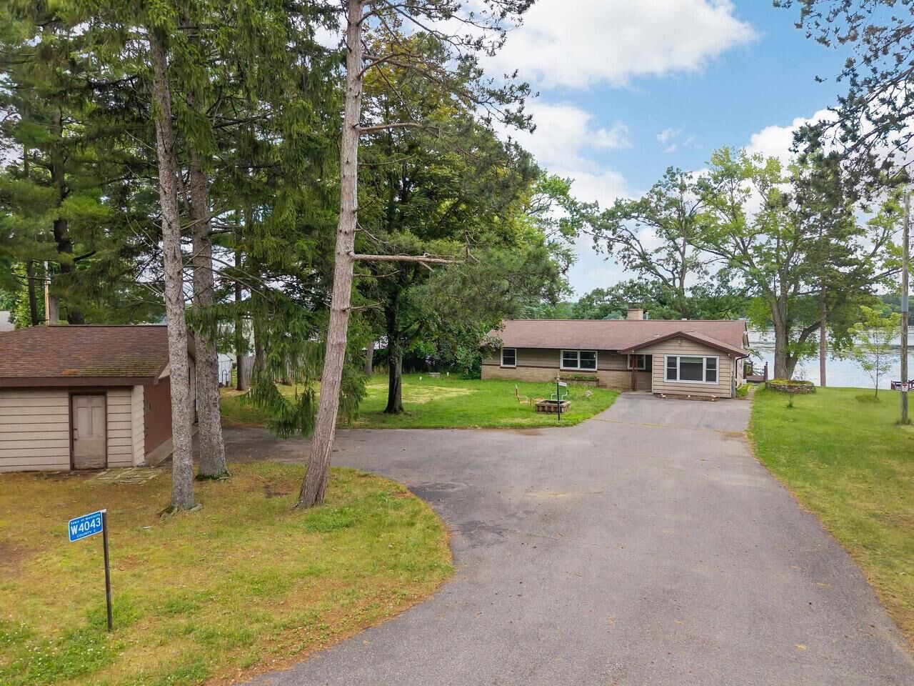 Property Photo:  W4043 County Rd C Road  WI 53949 