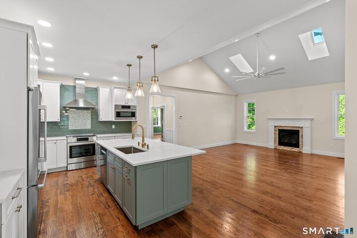 Property Photo:  580R South Main Street  CT 06040 