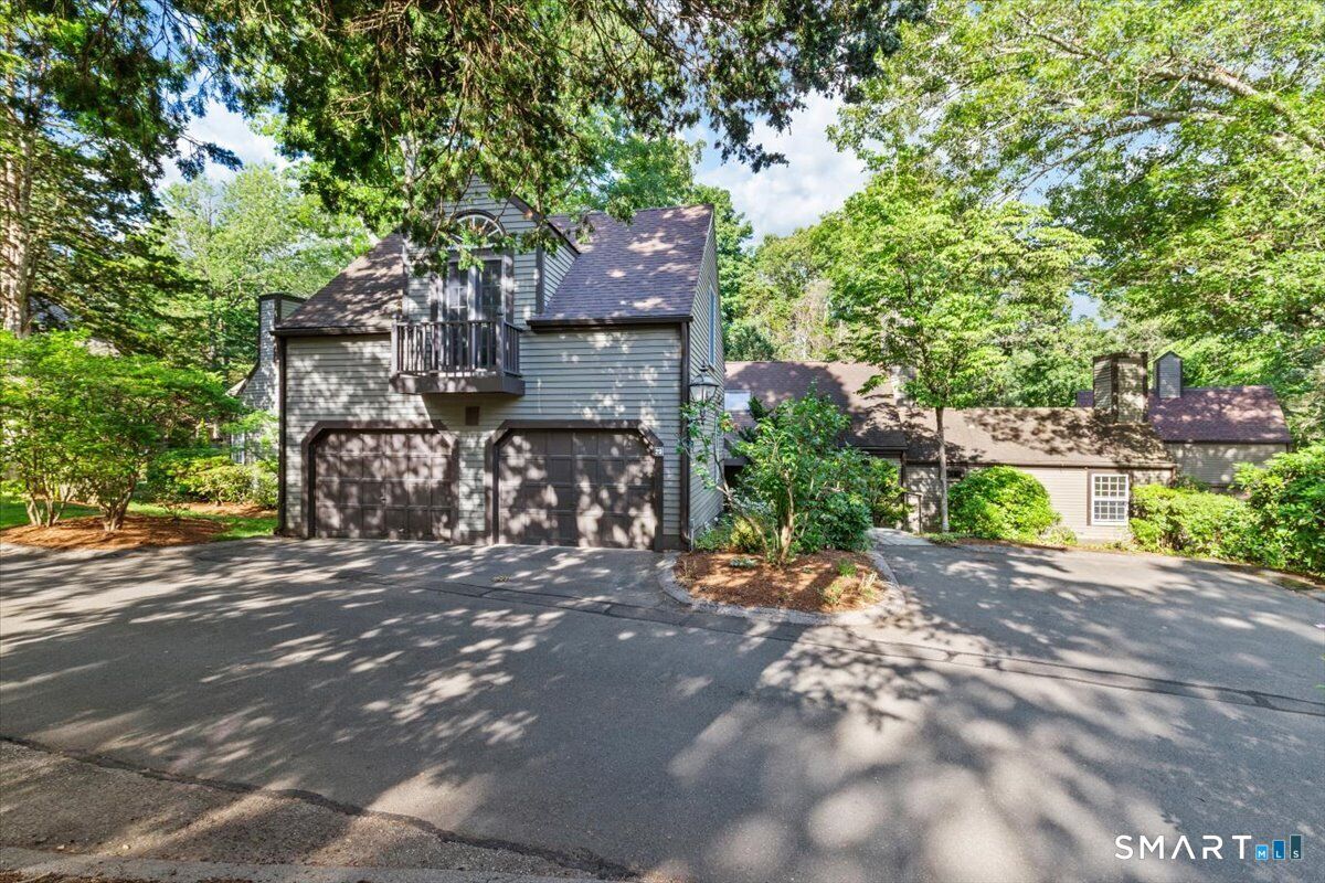 Property Photo:  20 Long Hill Farm  CT 06437 
