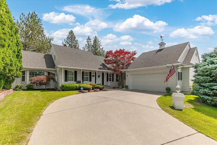 Property Photo:  518 N Dunbarton Oaks Ln  WA 99019 