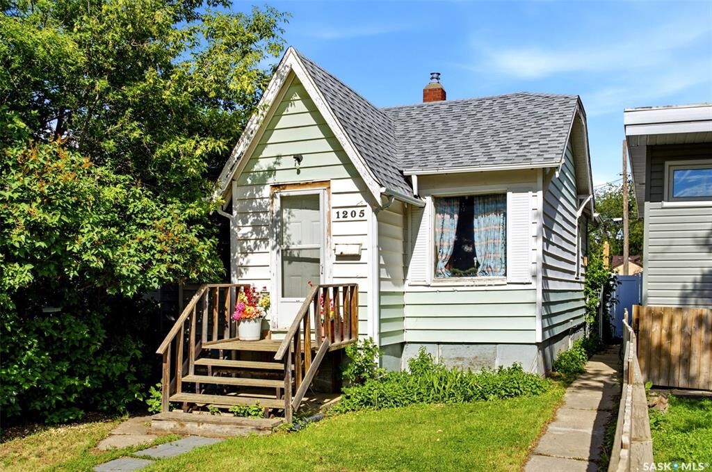 Property Photo:  1205 McTavish Street  SK S4T 3V8 