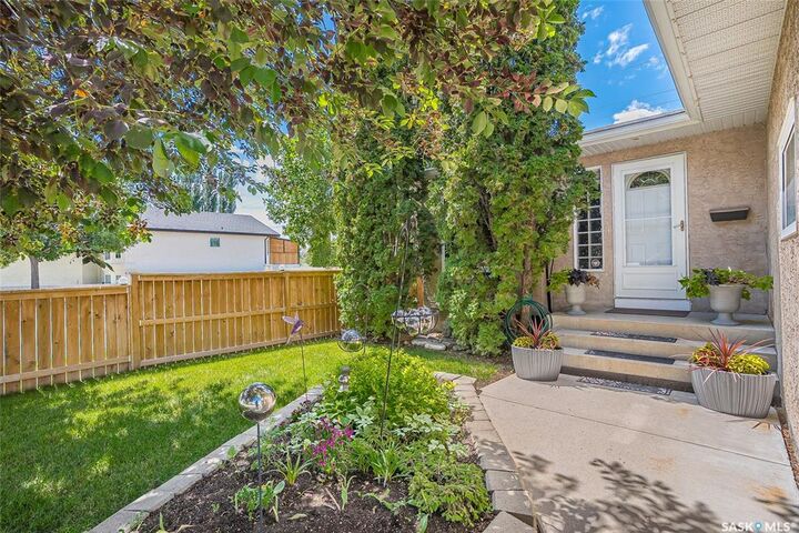 Property Photo:  103 Bornstein Crescent  SK S7N 3Y4 