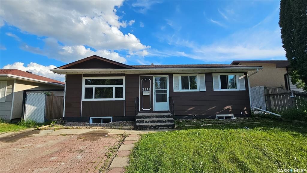 Property Photo:  3879 Miyo-Wâhkôhtowin Road  SK S7L 5T1 