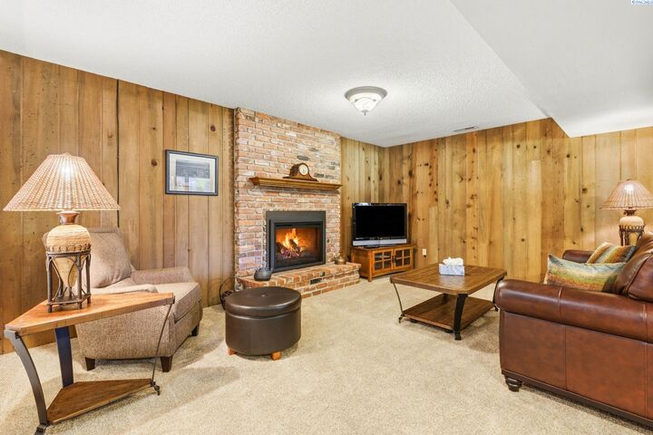 Property Photo:  141 Spengler St  WA 99354 