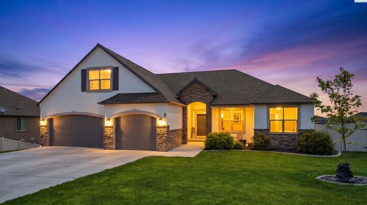 Property Photo: 1628 Heidi Pl. WA 99352