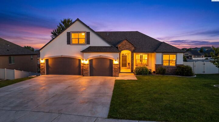 Property Photo:  1628 Heidi Pl.  WA 99352 