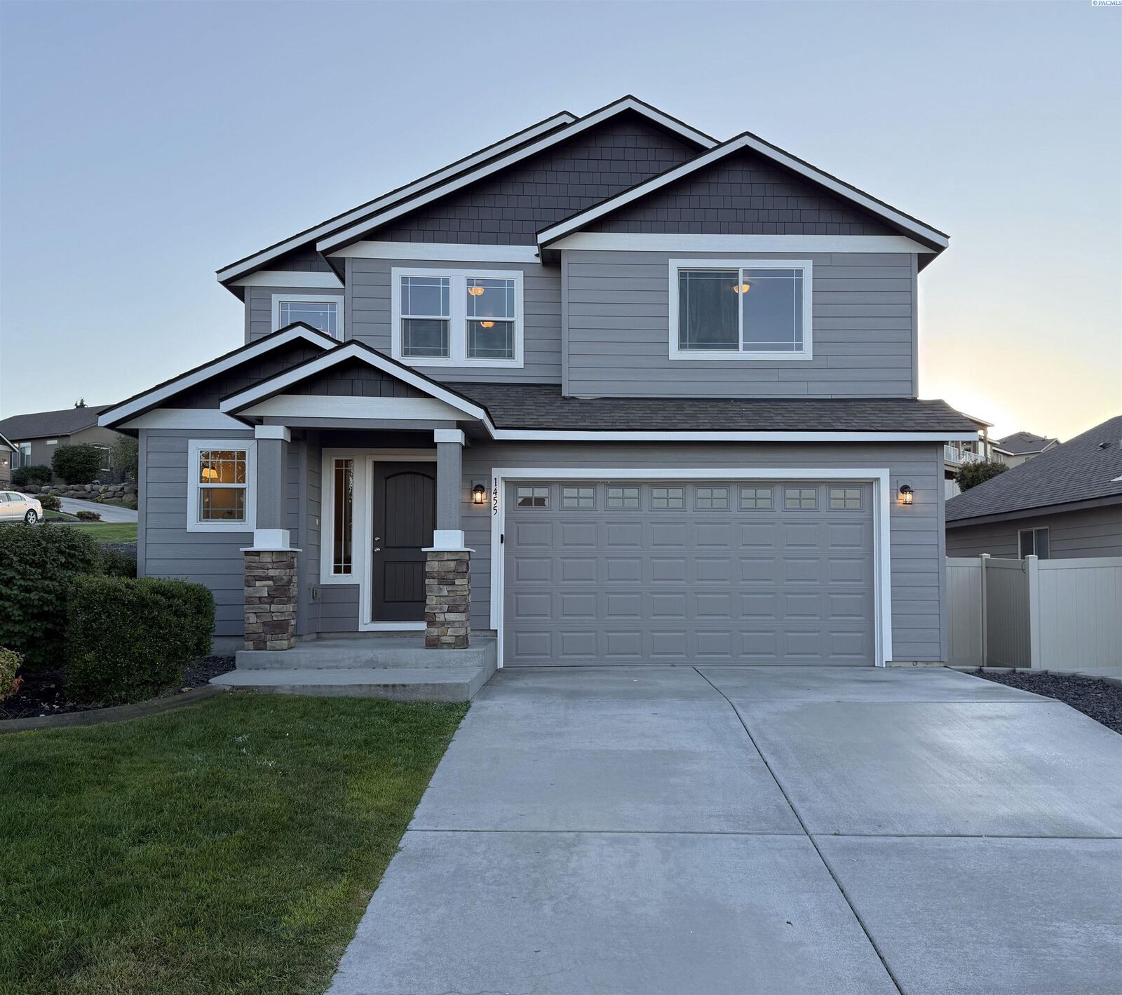 Property Photo:  1455 Azalea Ave  WA 99352 