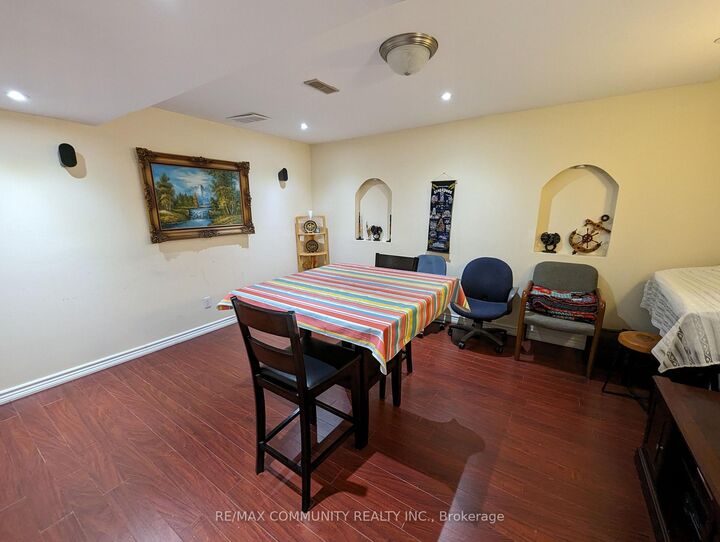 Property Photo:  18 Skipperhill Crescent  ON M1X 1W1 