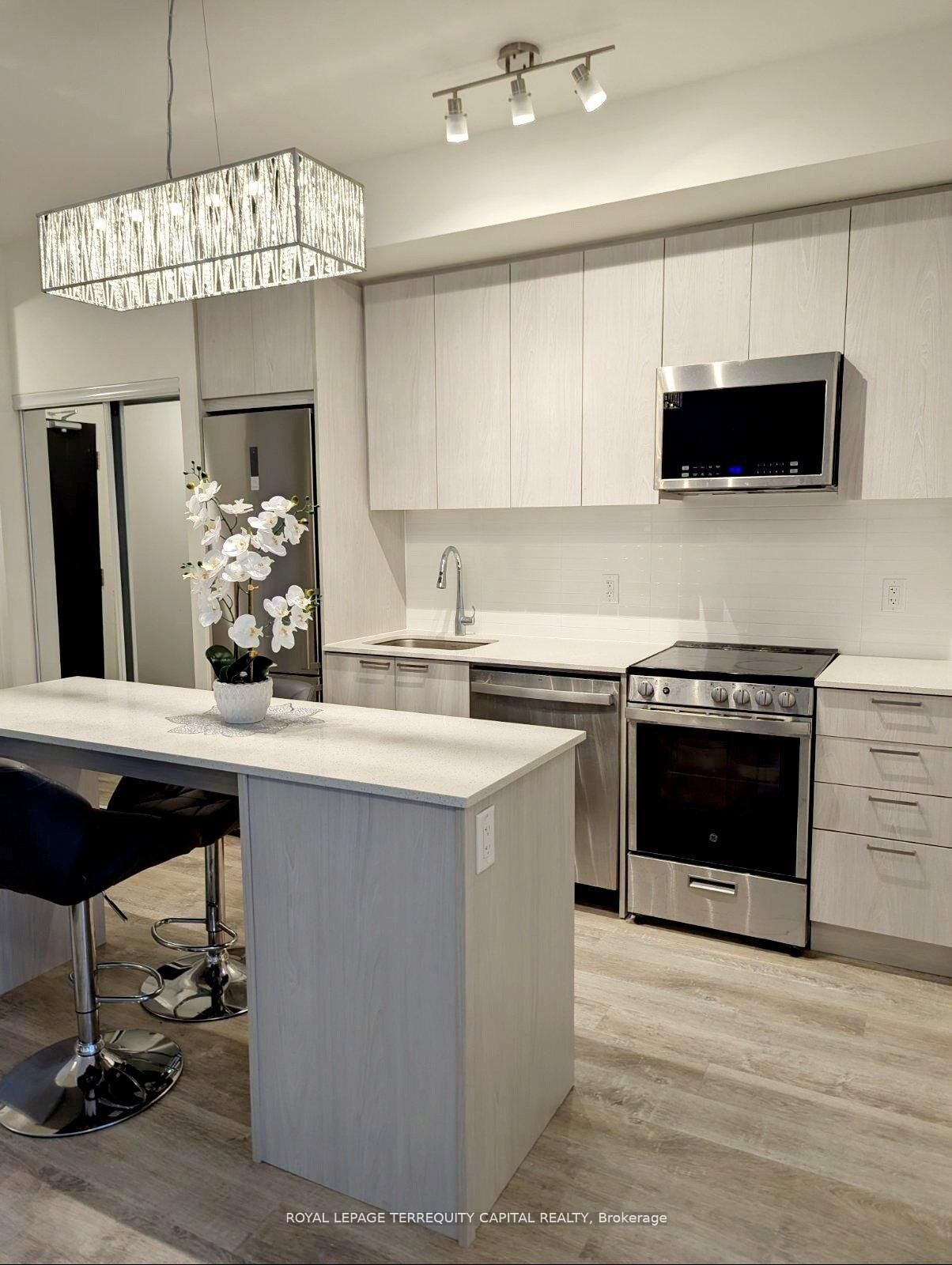 Property Photo:  185 Deerfield Road 217  ON L3Y 0G7 