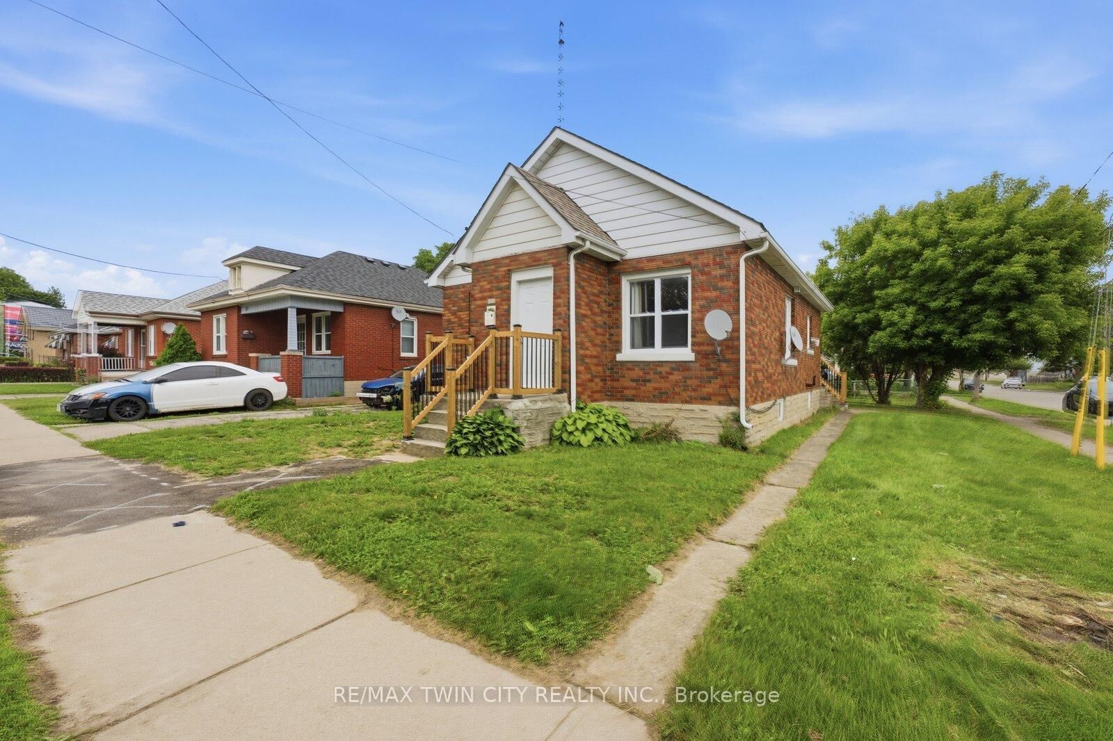 Property Photo:  249 Clarence Street  ON N3R 3T6 