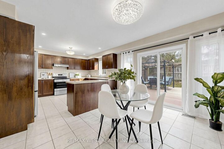 Property Photo:  303 King Street E  ON L0G 1M0 