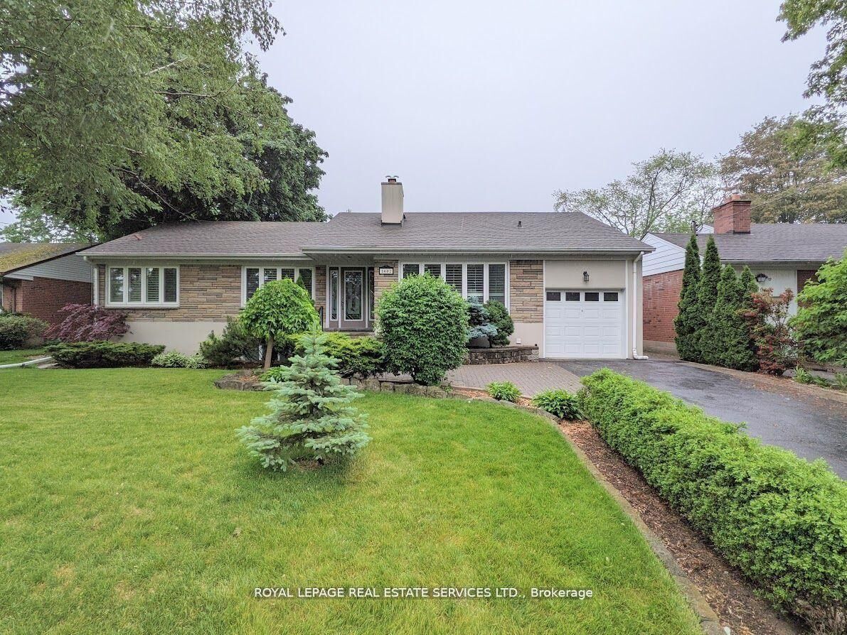 Property Photo: 1602 Lincolnshire Boulevard ON L5E 2S7