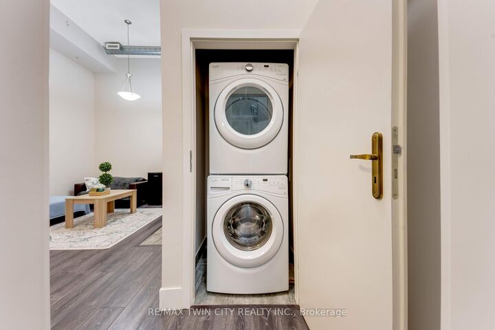 Property Photo:  253 Albert Street 103  ON N2L 3T7 