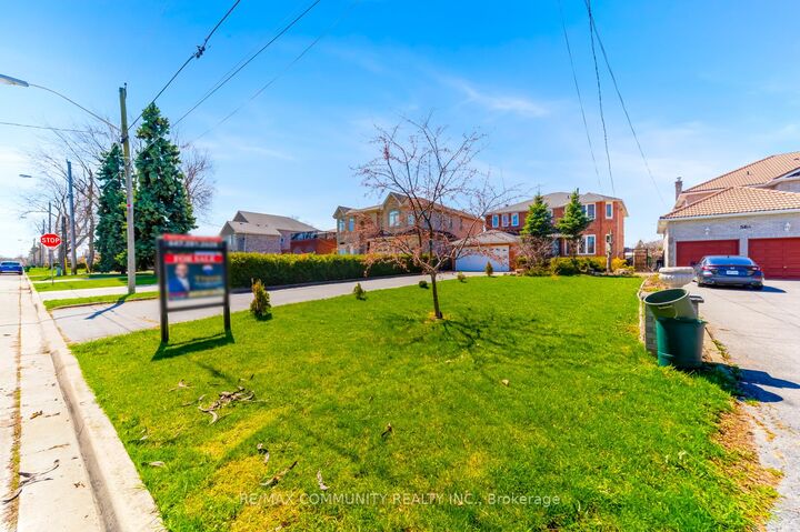 Property Photo:  56 Cedar Brae Boulevard  ON M1J 2K5 