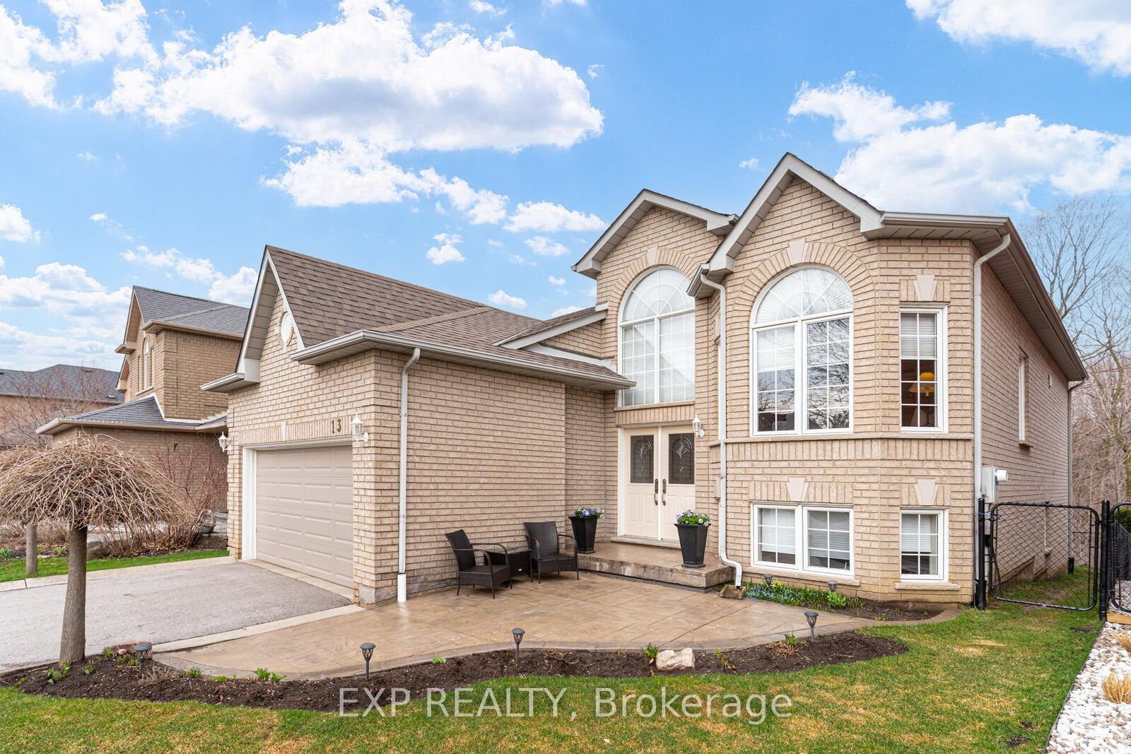 Property Photo: 13 Blueberry Hill Court ON L7E 1S3