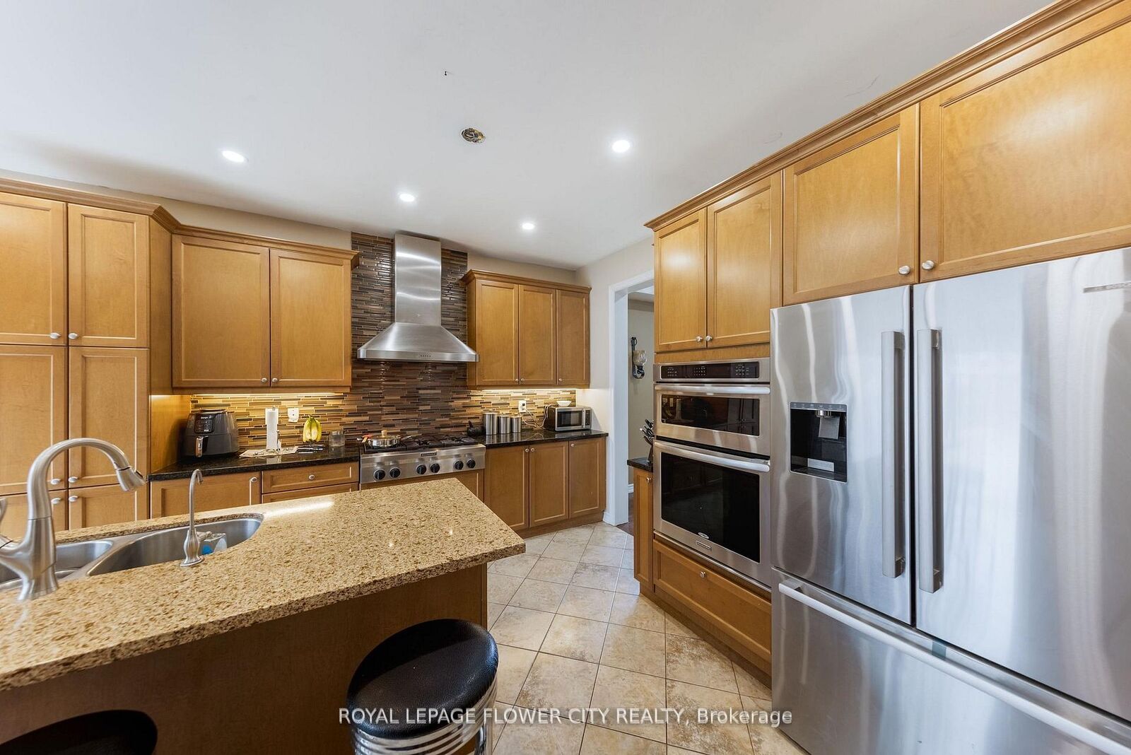 Property Photo: 889 O' Reilly Crescent ON L0N 1S2