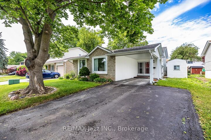 Property Photo:  22 Deerpark Crescent  ON L1C 3M3 