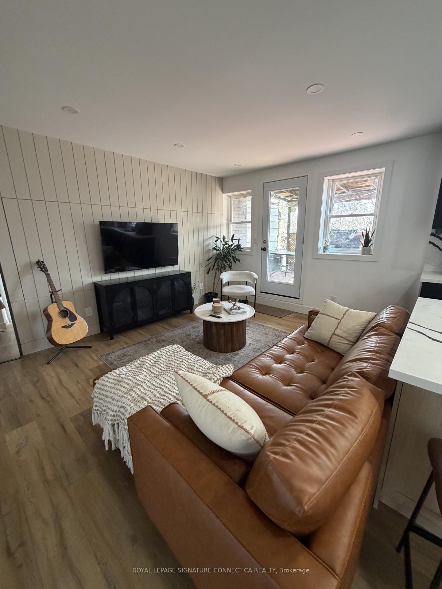 Photo de la propriété:  1167 Woodbine Avenue Upper  ON M4C 1C6 