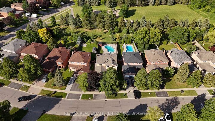 Property Photo: 23 Deer Valley Drive ON L7E 2E3