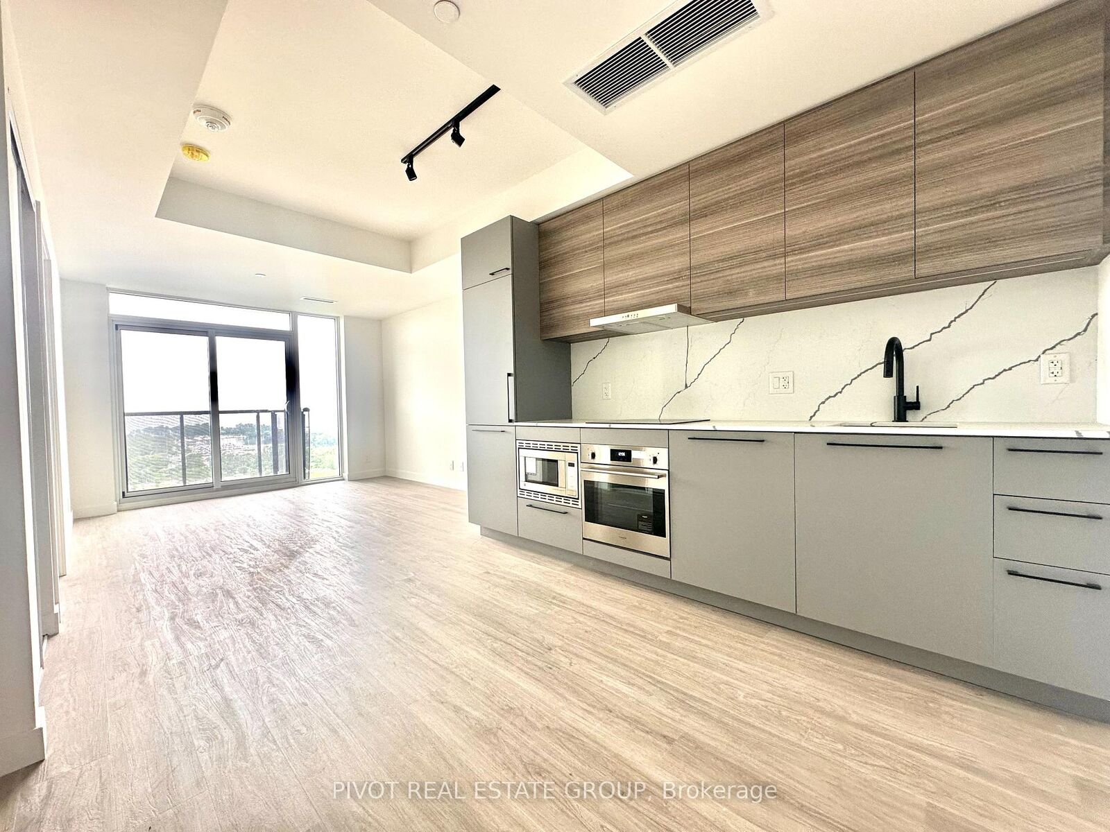 Property Photo:  1050 Eastern Avenue 1405  ON M4L 0B7 