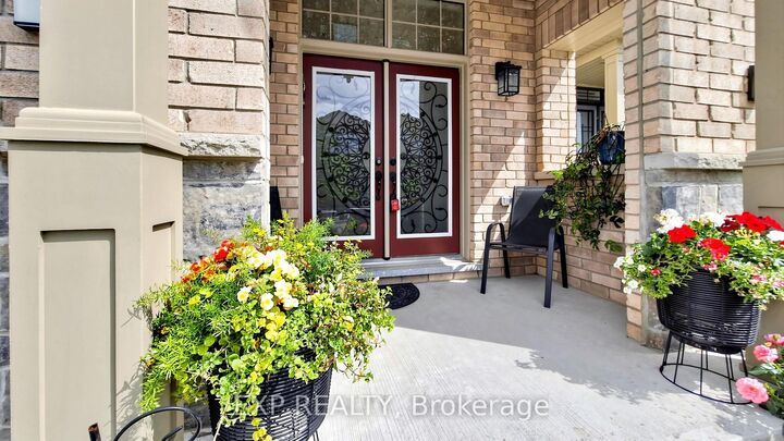 Property Photo:  34 Buttonleaf Crescent  ON L4A 4P5 