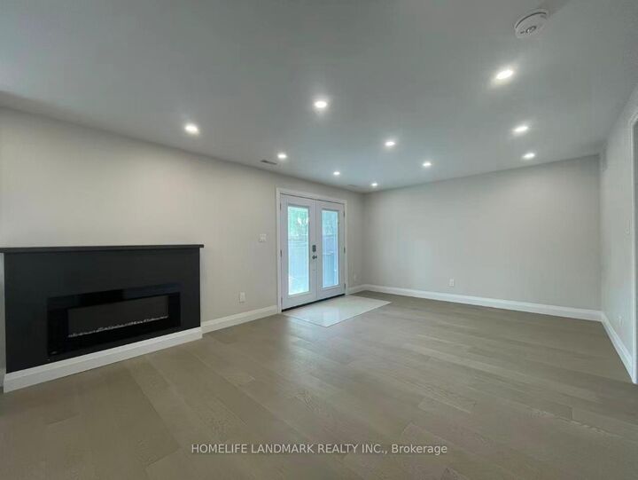 Property Photo:  17 Rosemeade Avenue Unit 2  ON M8Y 3A2 