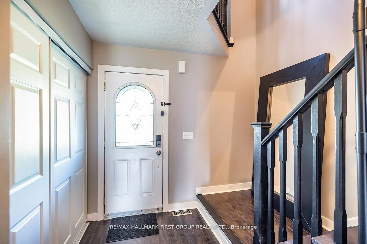 Property Photo:  38 Allworth Crescent  ON L1C 0B3 