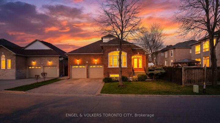 Property Photo: 11 Aventura Crescent ON L4H 2G2