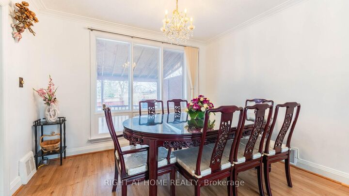 Property Photo:  82 Tower Drive  ON M1R 3P2 