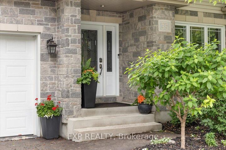 Property Photo:  35 Honore Crescent  ON K0A 2M0 