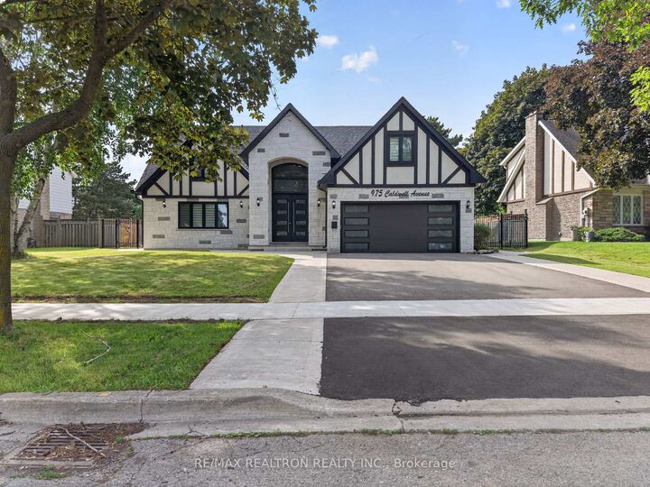 Property Photo:  975 Caldwell Avenue  ON L5H 1Z2 