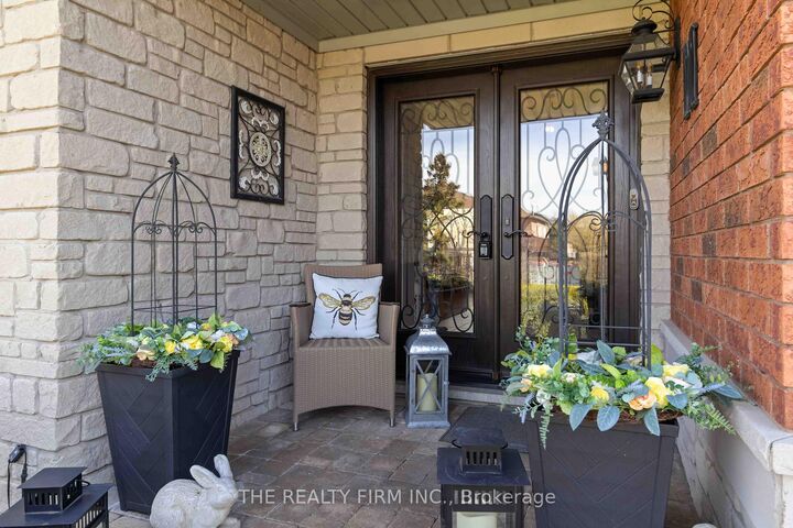Property Photo: 3 Cliffcrest Court ON L7C 1C1