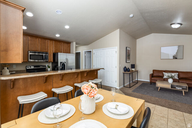 Property Photo: 1147 N Abbotsford Dr UT 84054