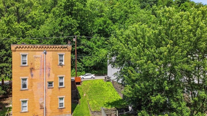 Property Photo:  505 Liberty Way  PA 15133 