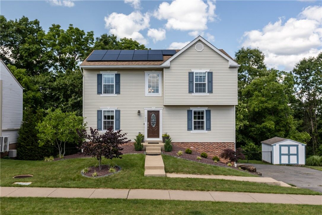 Property Photo:  422 Skylark Dr  PA 15108 
