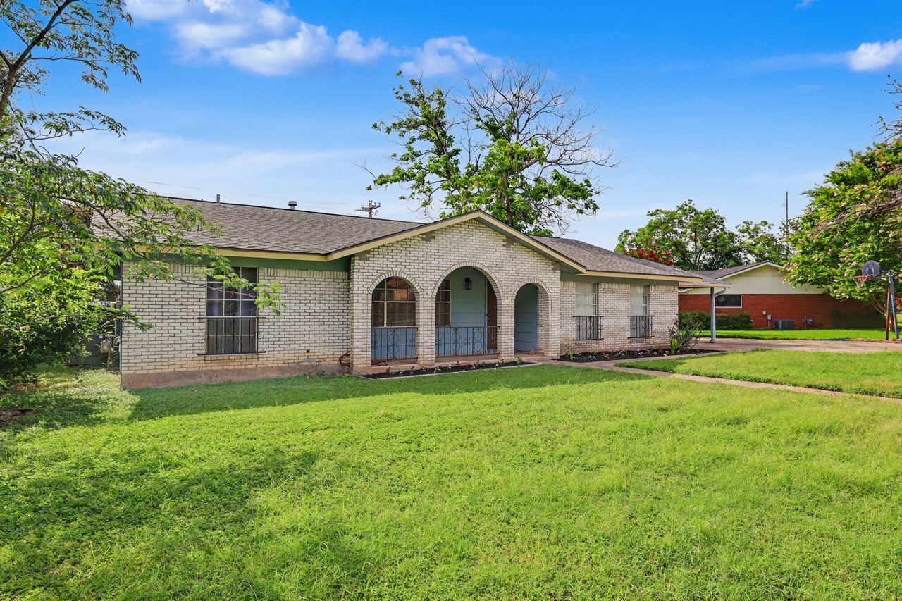 Property Photo:  1811 Terry Lane  TX 78628 