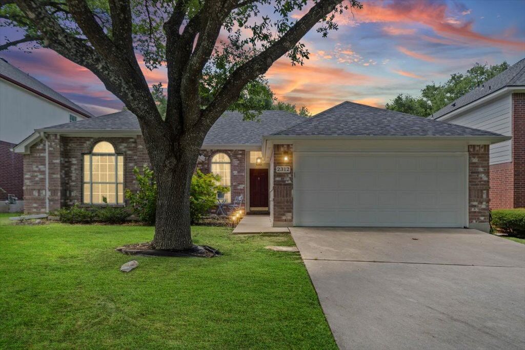 Property Photo:  2312 Mockingbird Drive  TX 78681 
