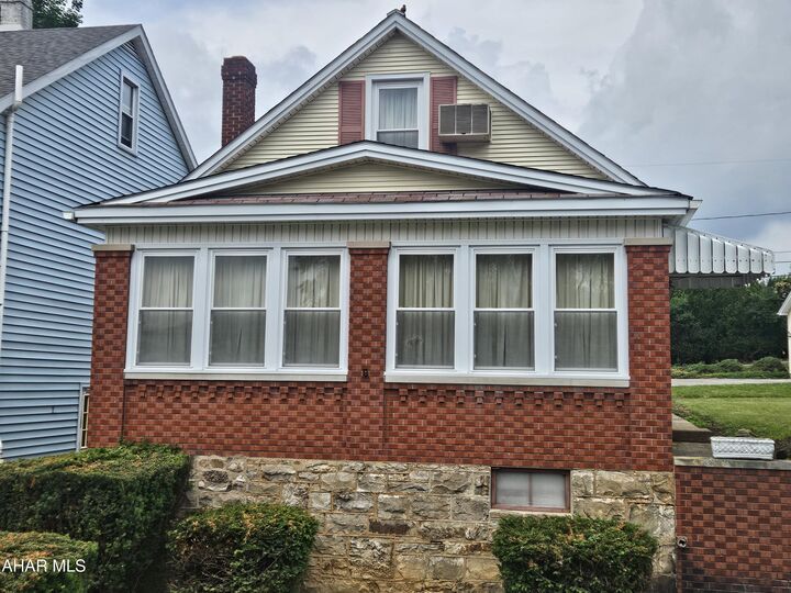 Property Photo:  410 Grant Avenue  PA 16602 