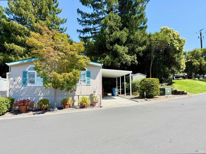Property Photo: 2 Bluejay Drive CA 95409